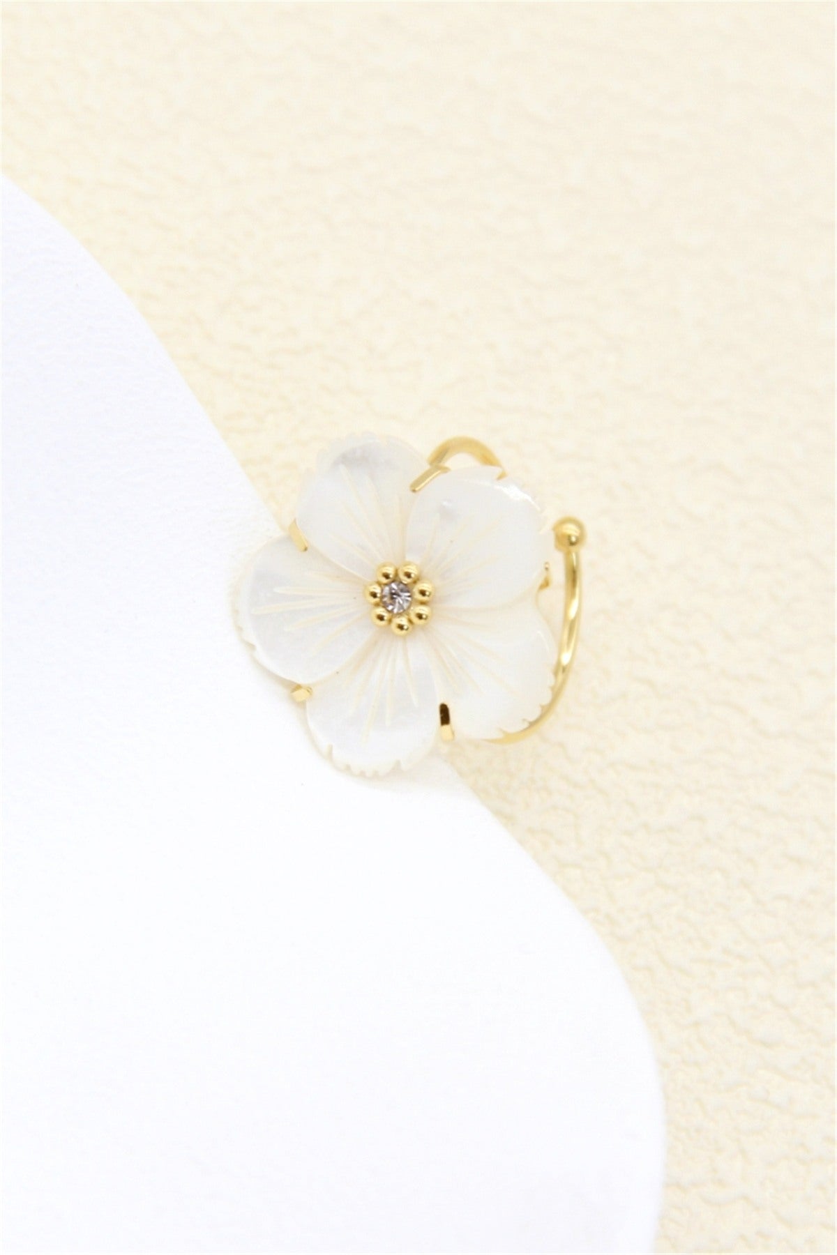 Milk Flower Ring