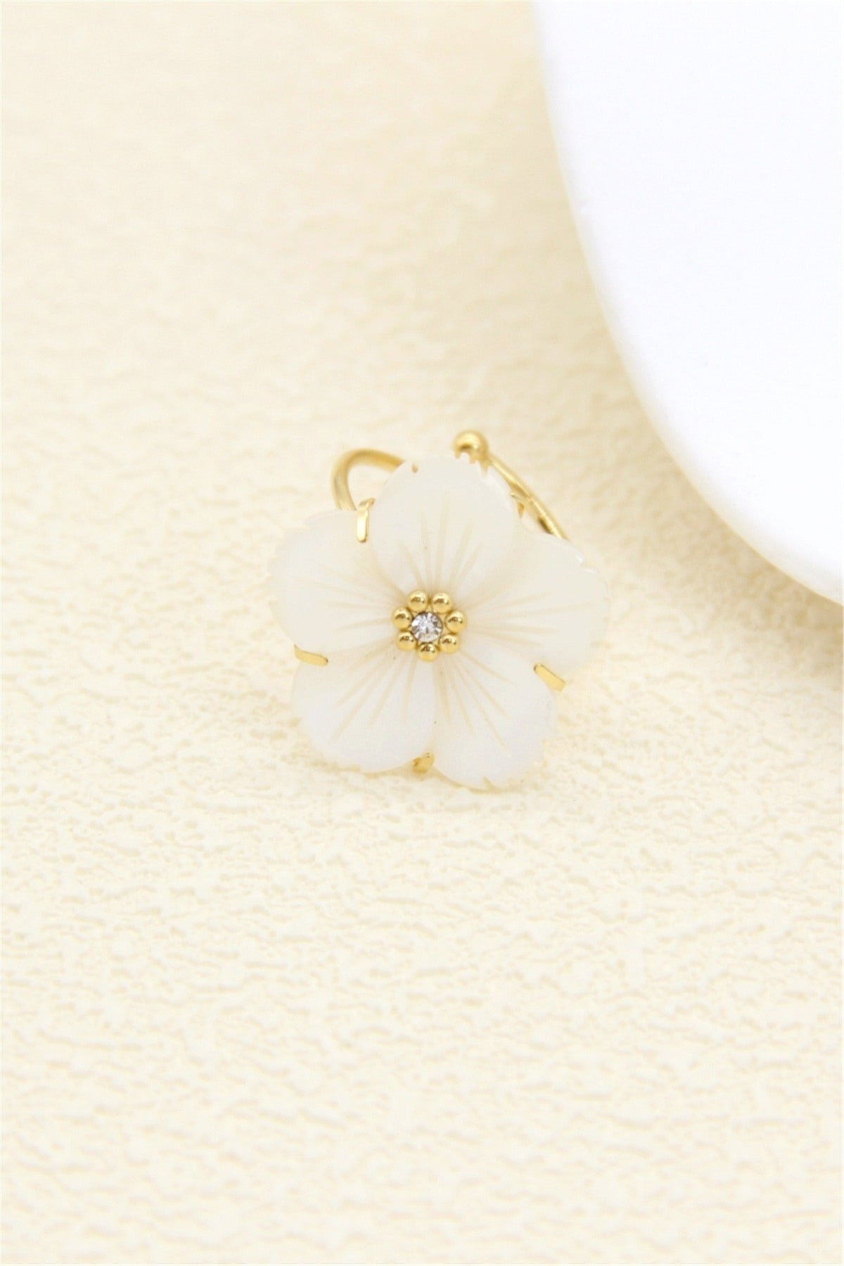Milk Flower Ring